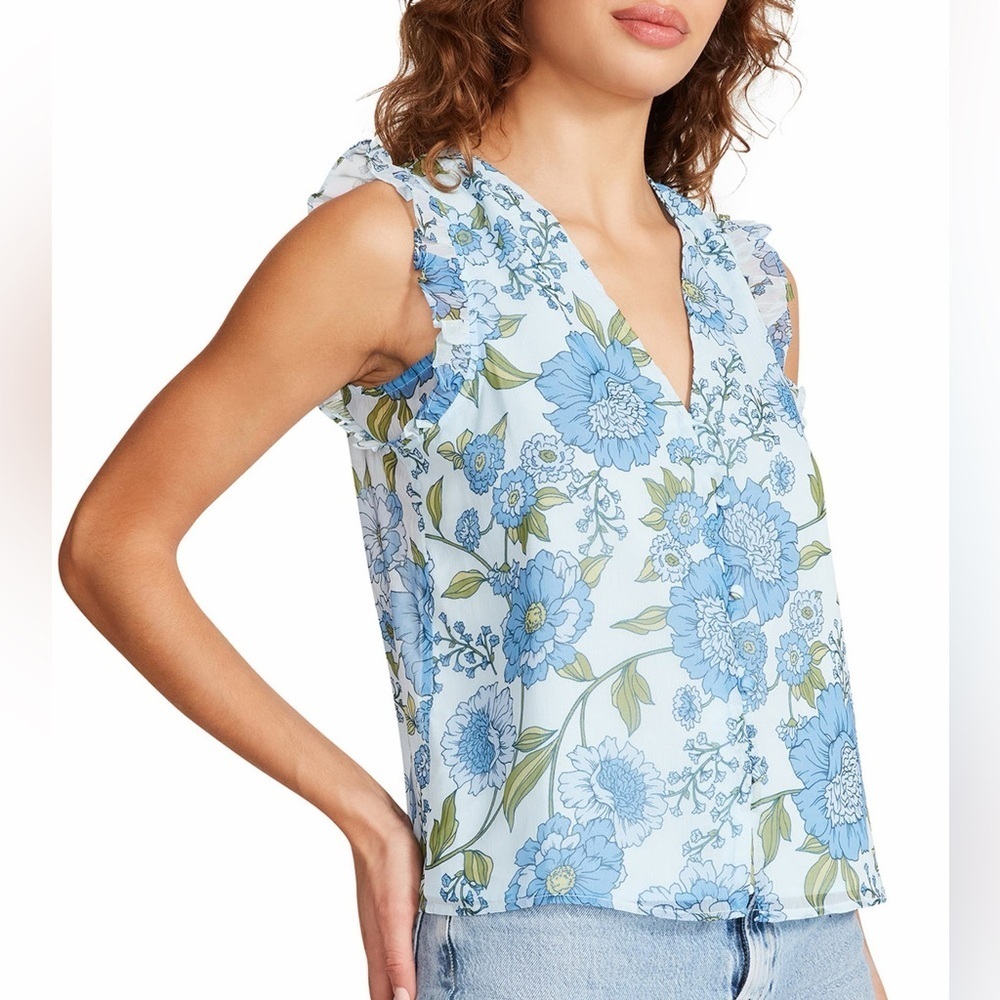 NWT Steve Madden Blue Loretta Floral Button-Up m Blouse, Beautiful button detail
